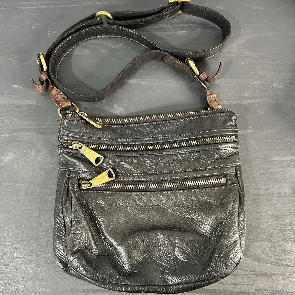 Fossil - Explorer Crossbody - Black Pebbled Leather, Zip Pockets, Hipster Purse
